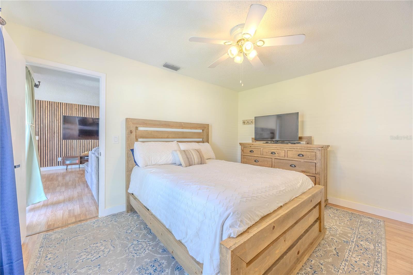 Image 18 of 37 For 10002 Oakengate Place