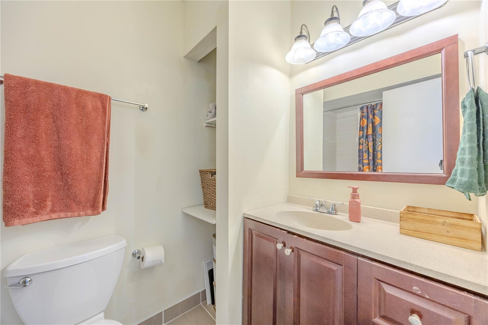 Image 21 of 37 For 10002 Oakengate Place