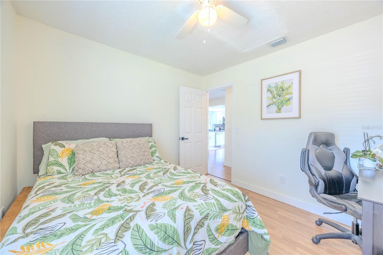 Image 22 of 37 For 10002 Oakengate Place