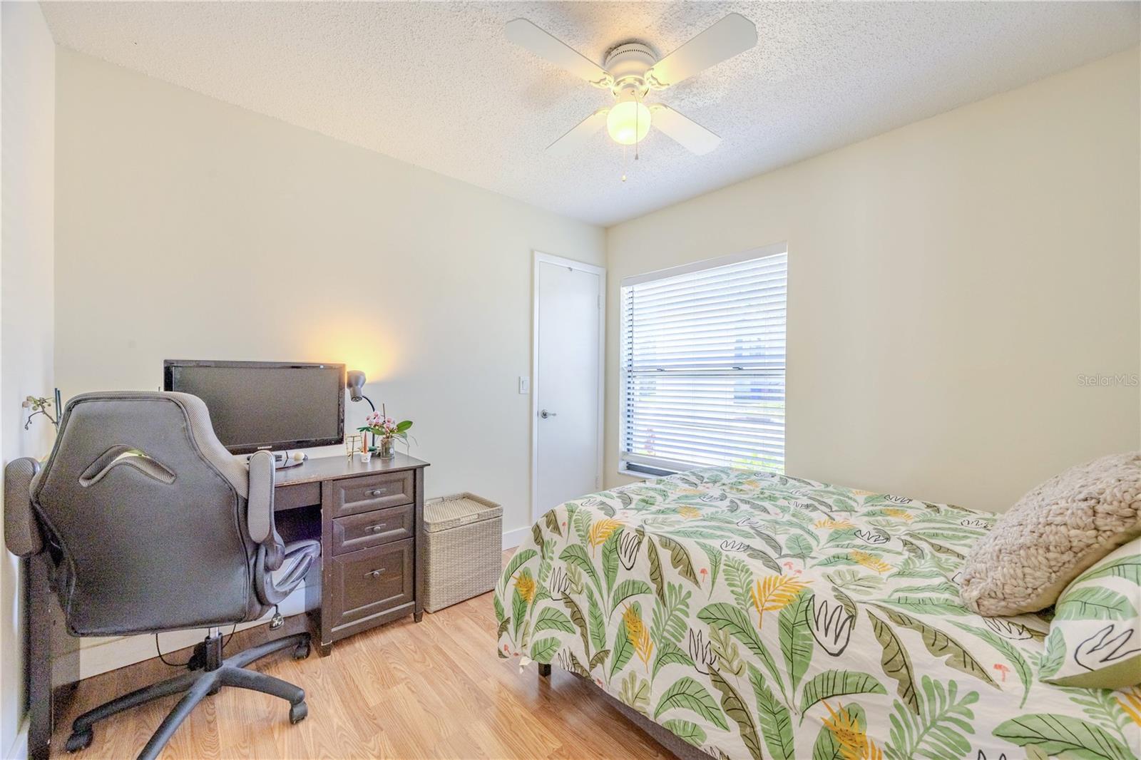 Image 23 of 37 For 10002 Oakengate Place