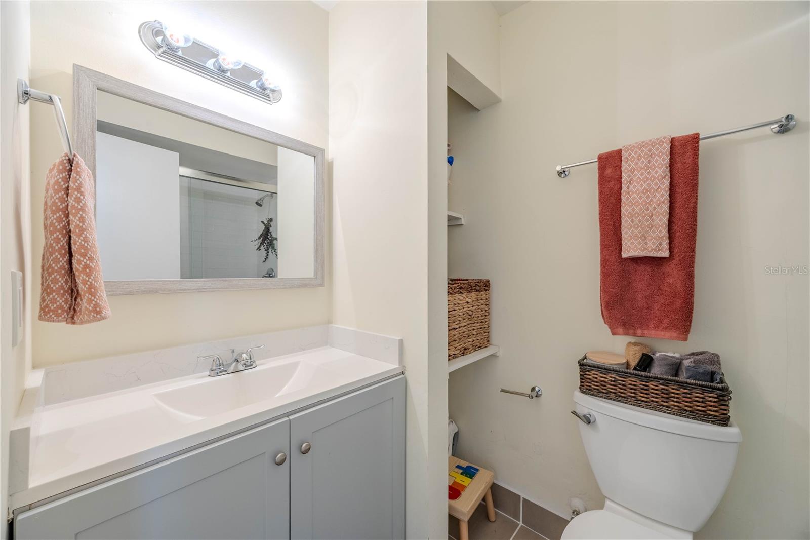 Image 24 of 37 For 10002 Oakengate Place