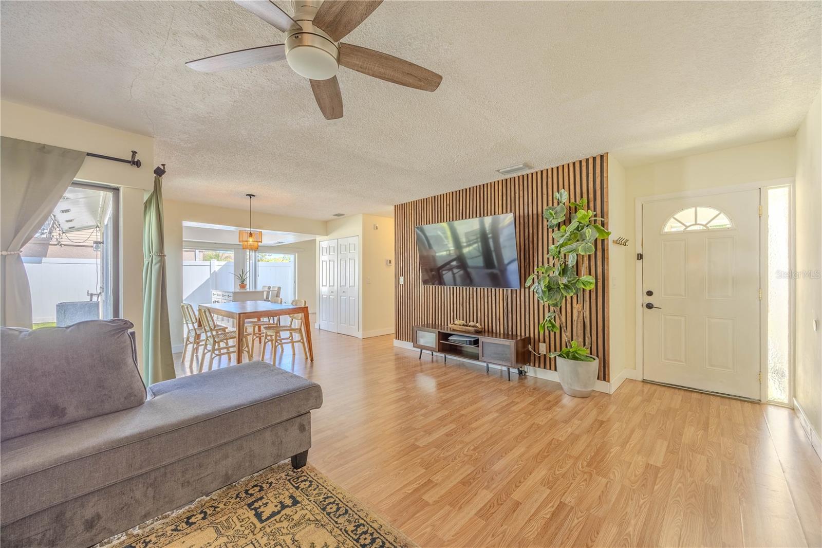 Image 4 of 37 For 10002 Oakengate Place