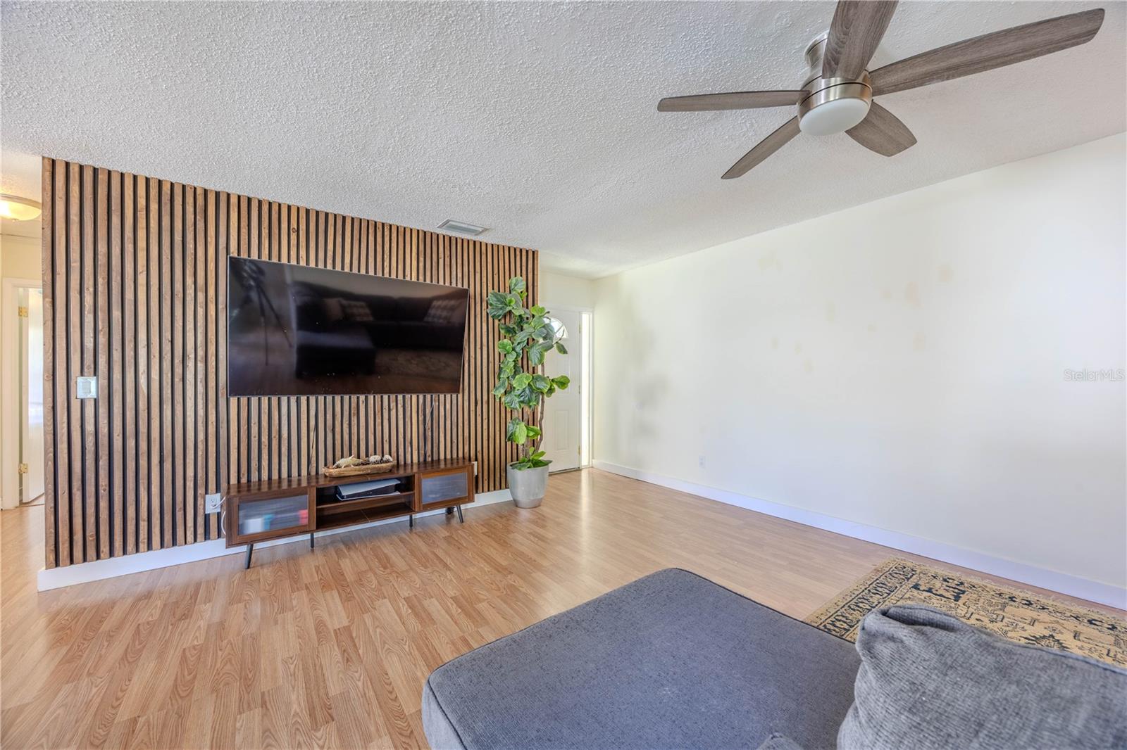 Image 5 of 37 For 10002 Oakengate Place