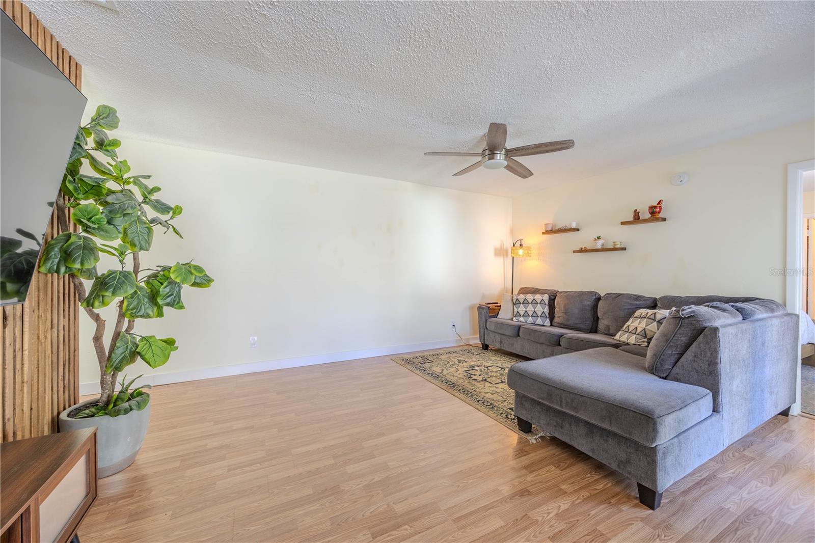 Image 6 of 37 For 10002 Oakengate Place