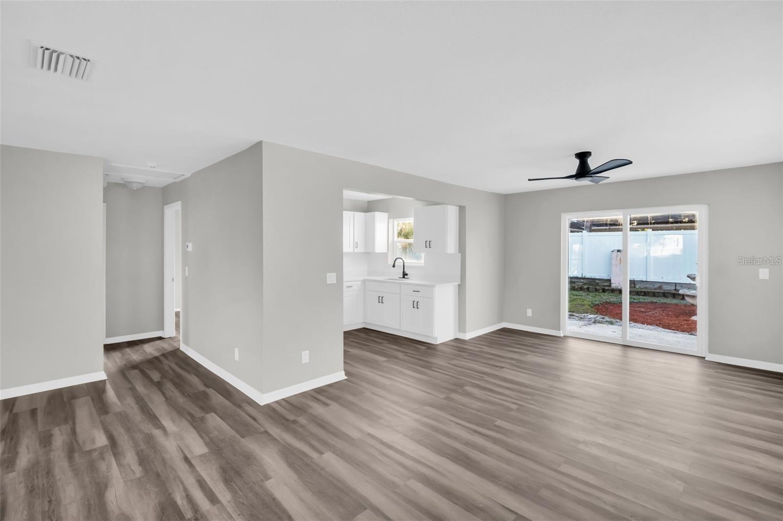 Image 11 of 22 For 12392 Cumberland Drive