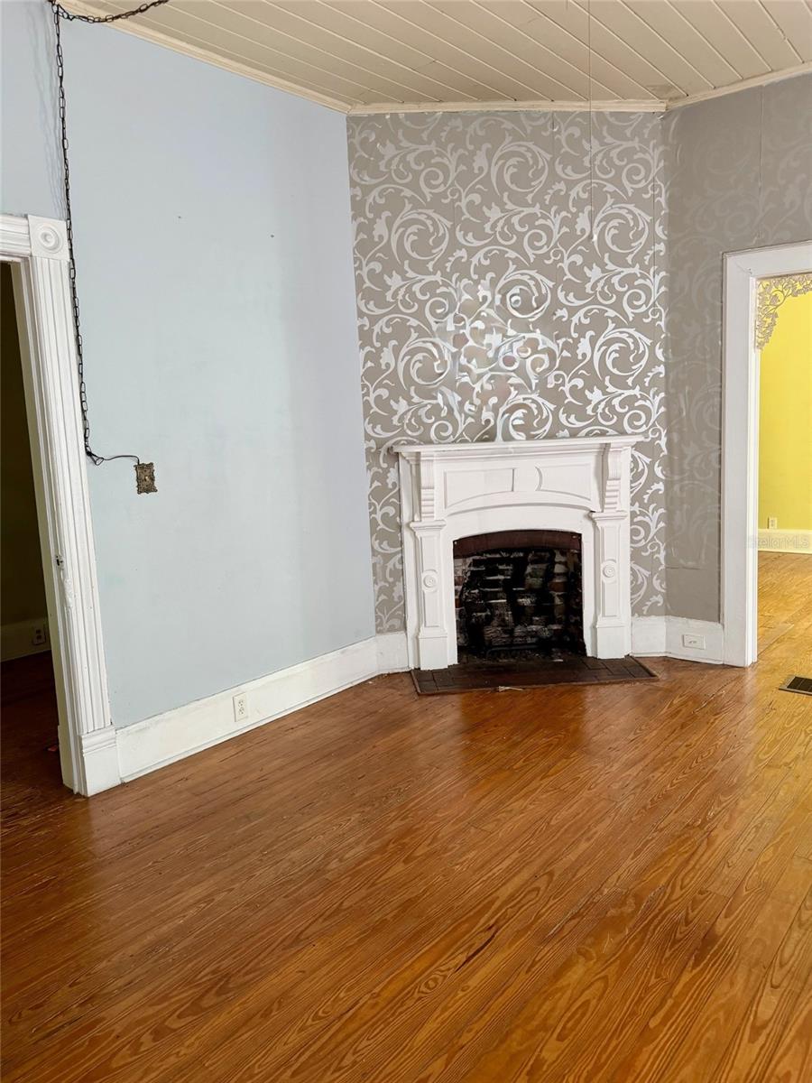 Image 14 of 25 For 117 Brooksville Avenue