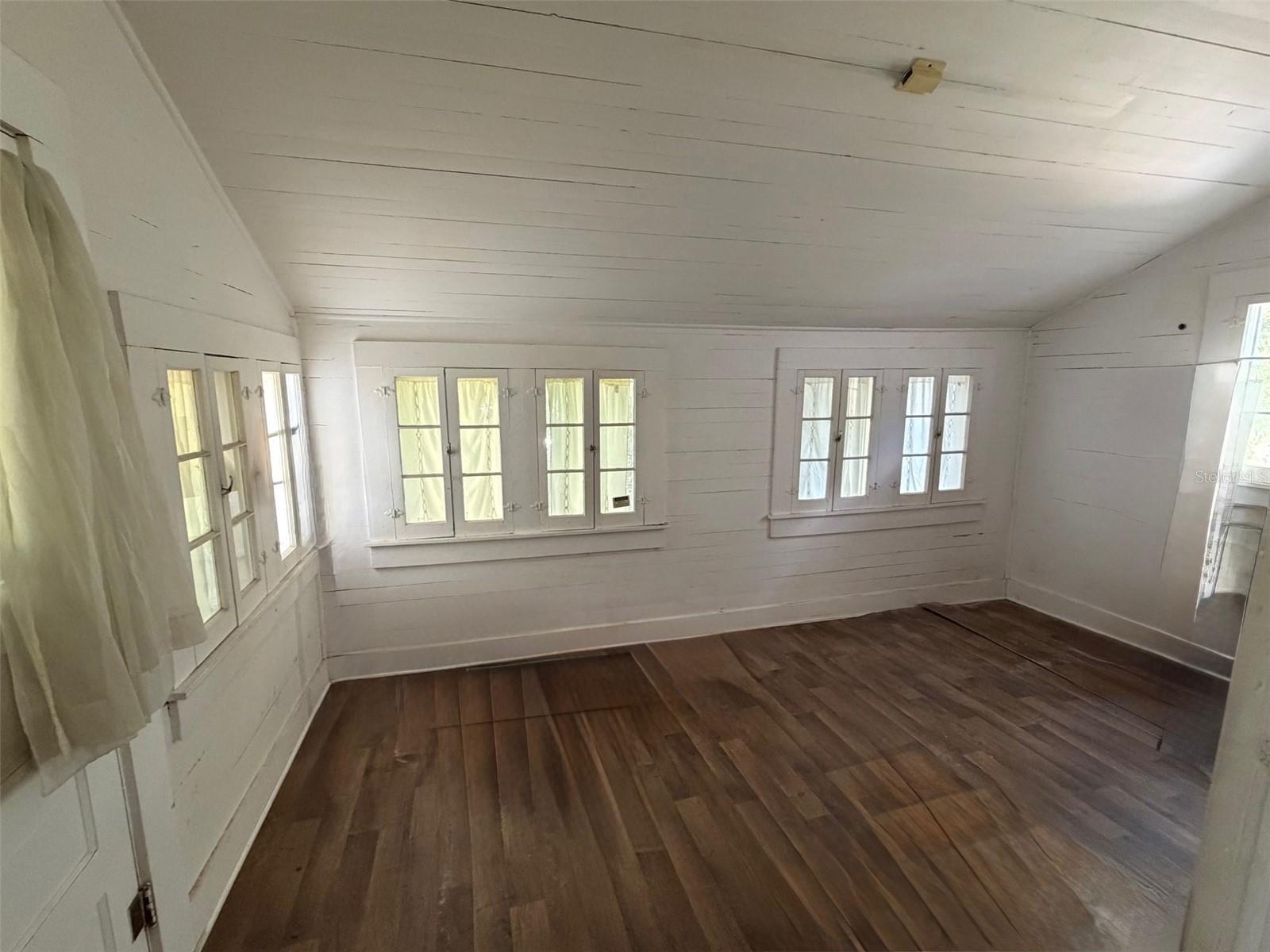 Image 18 of 25 For 117 Brooksville Avenue