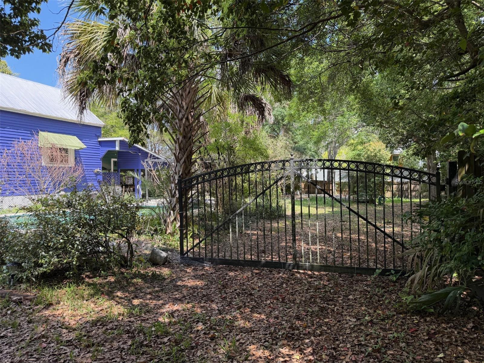 Image 19 of 25 For 117 Brooksville Avenue