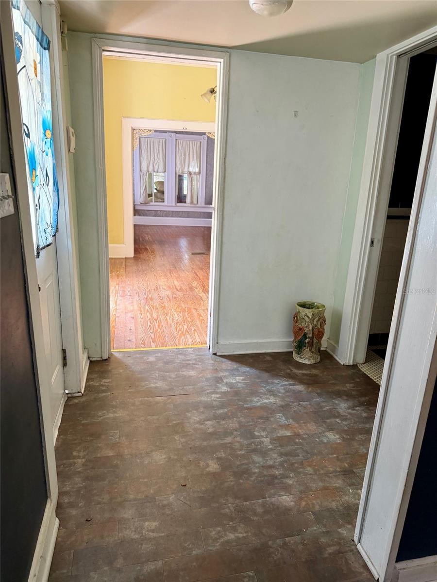 Image 7 of 25 For 117 Brooksville Avenue