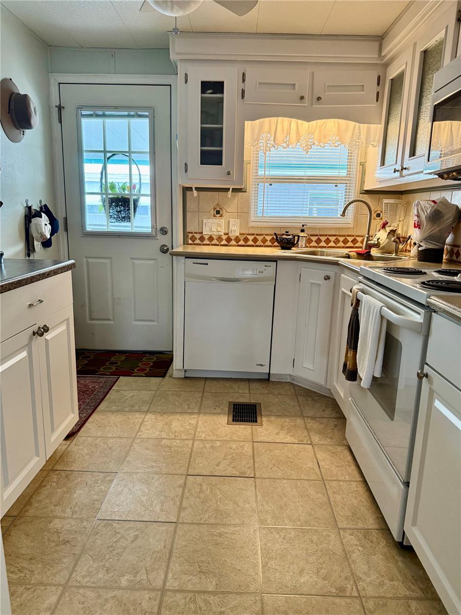 Image 5 of 33 For 34541 Violet Drive N