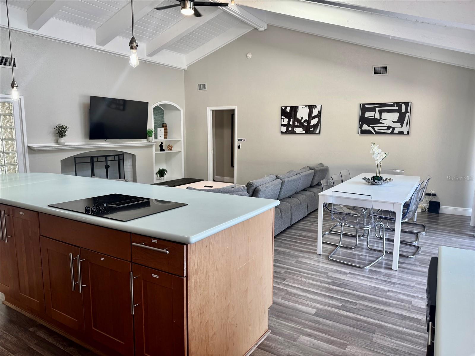 Image 6 of 21 For 10319 Lake Carroll Way