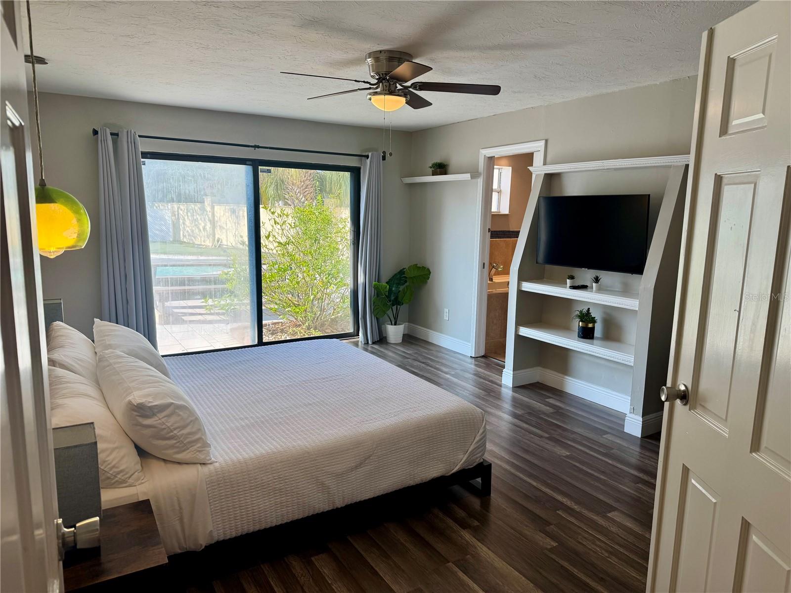 Image 8 of 21 For 10319 Lake Carroll Way