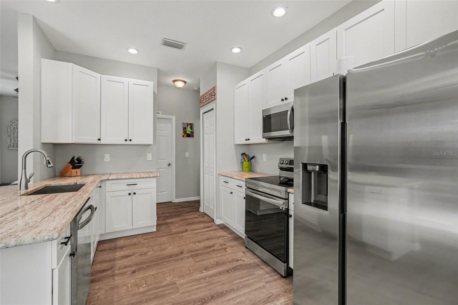 Image 11 of 34 For 18020 Macassar Road