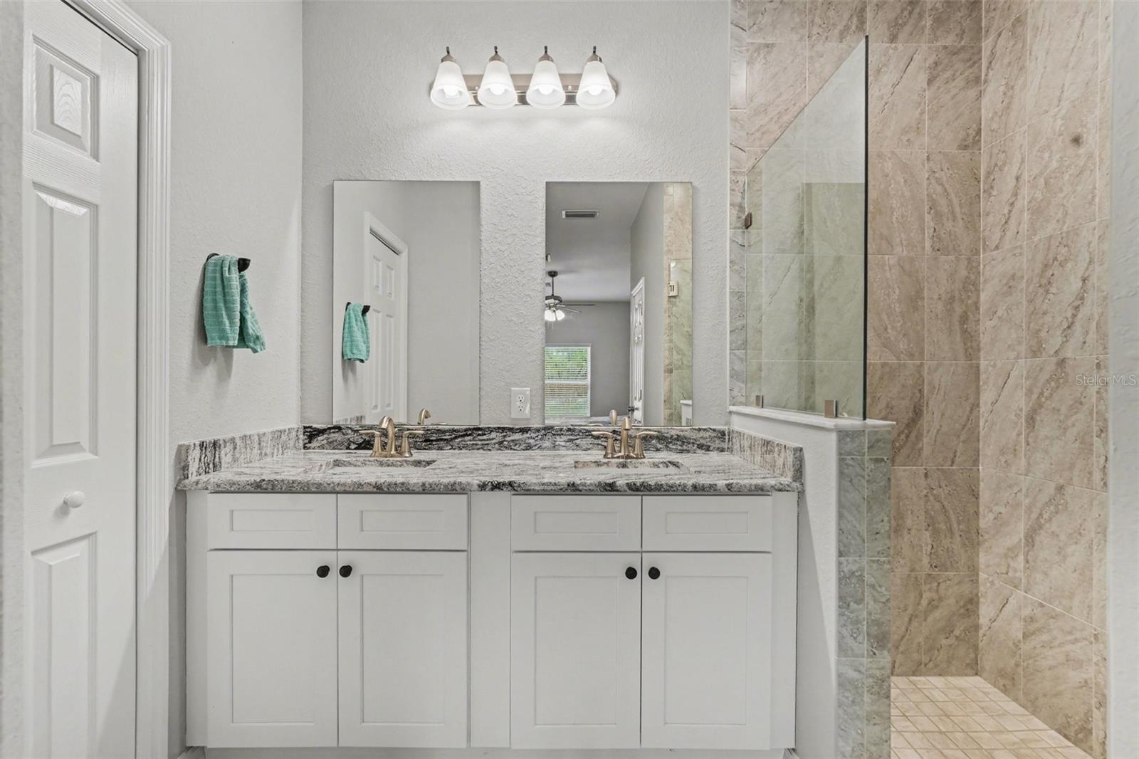 Image 21 of 34 For 18020 Macassar Road