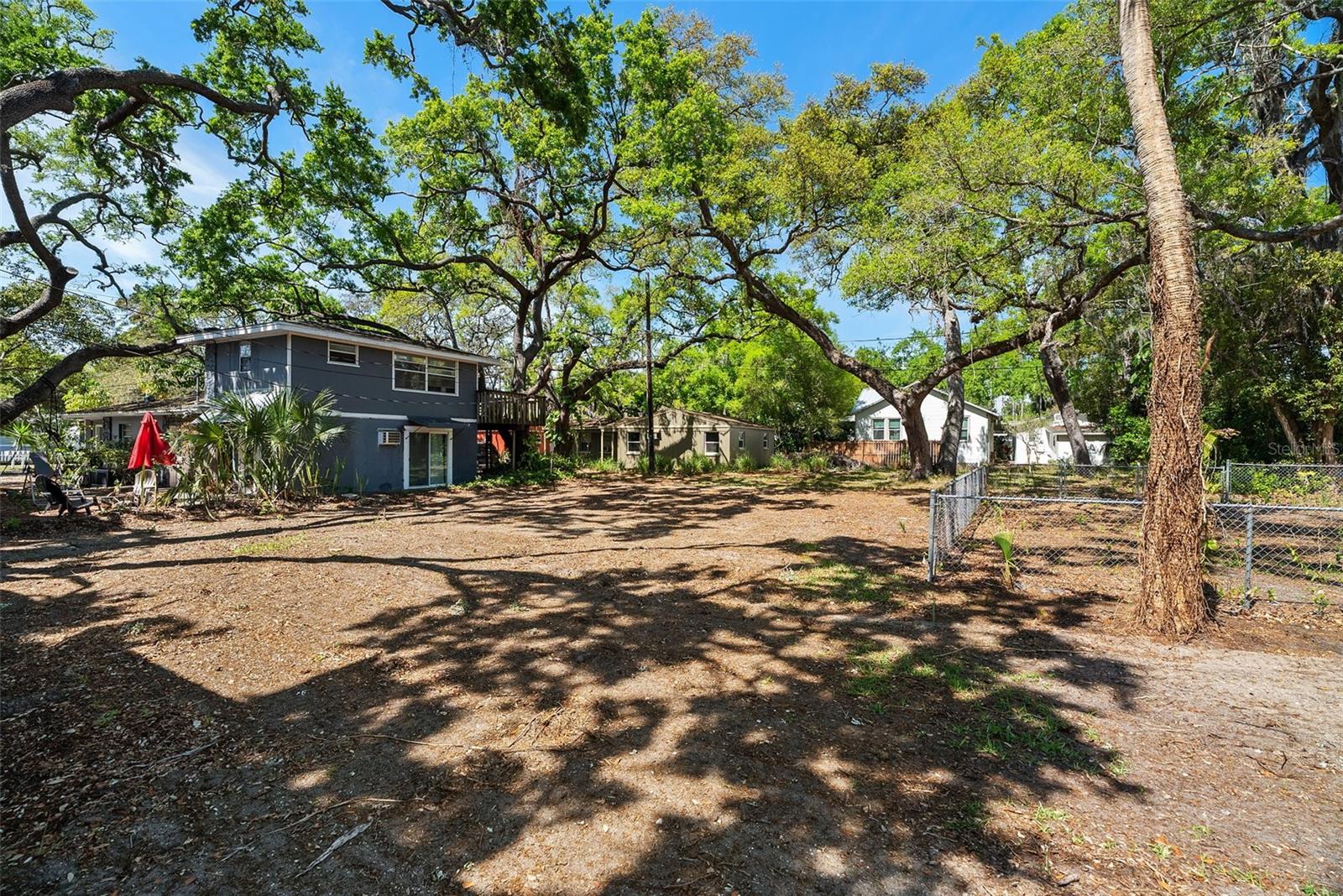 Listing photo id 13 for 300 President Street