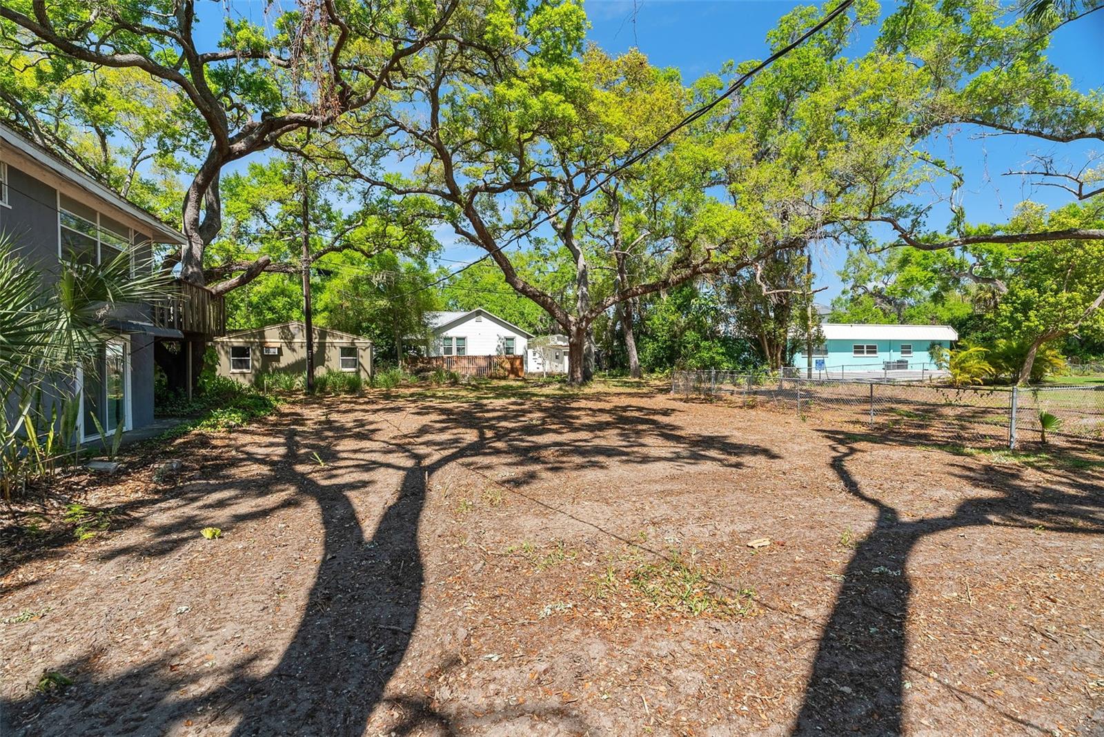 Listing photo id 24 for 300 President Street