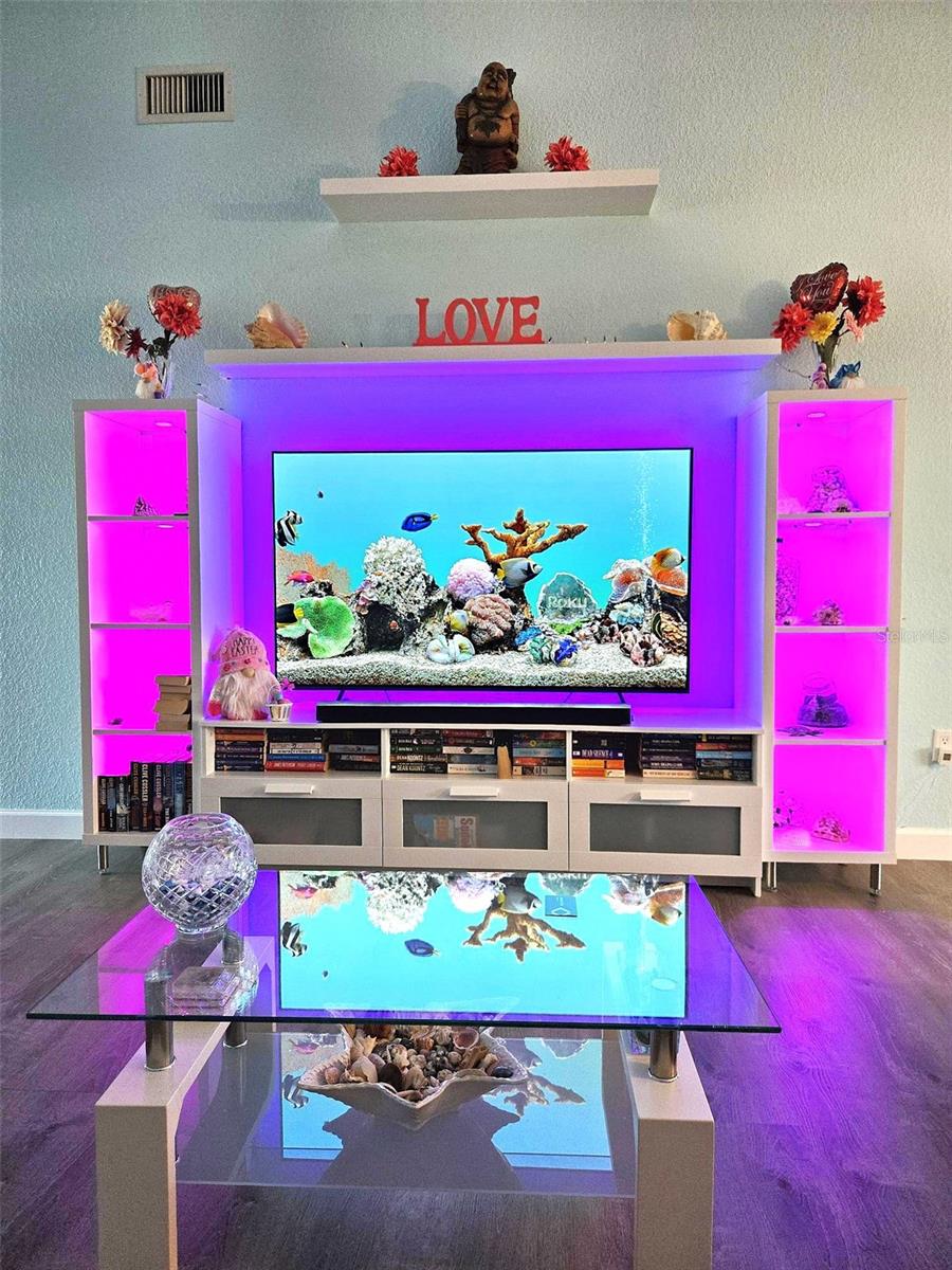 Image 12 of 57 For 5725 Greenwood Avenue 5201