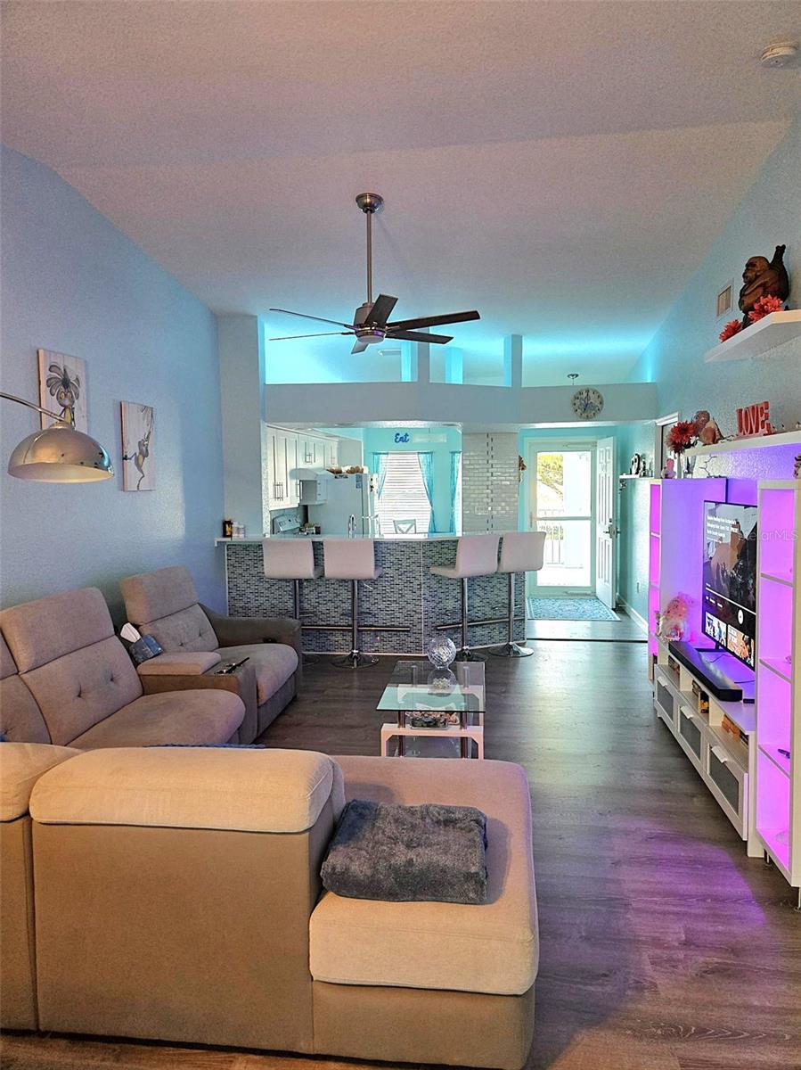 Image 13 of 57 For 5725 Greenwood Avenue 5201