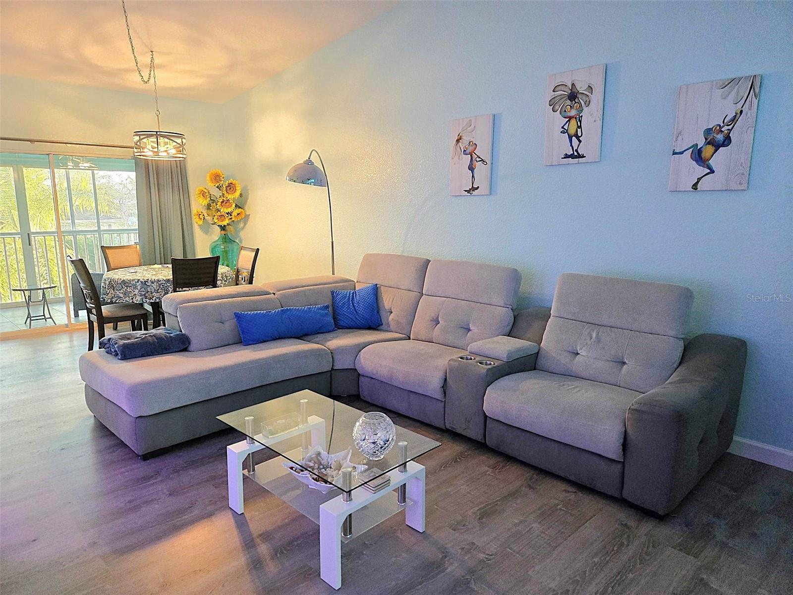 Image 17 of 57 For 5725 Greenwood Avenue 5201