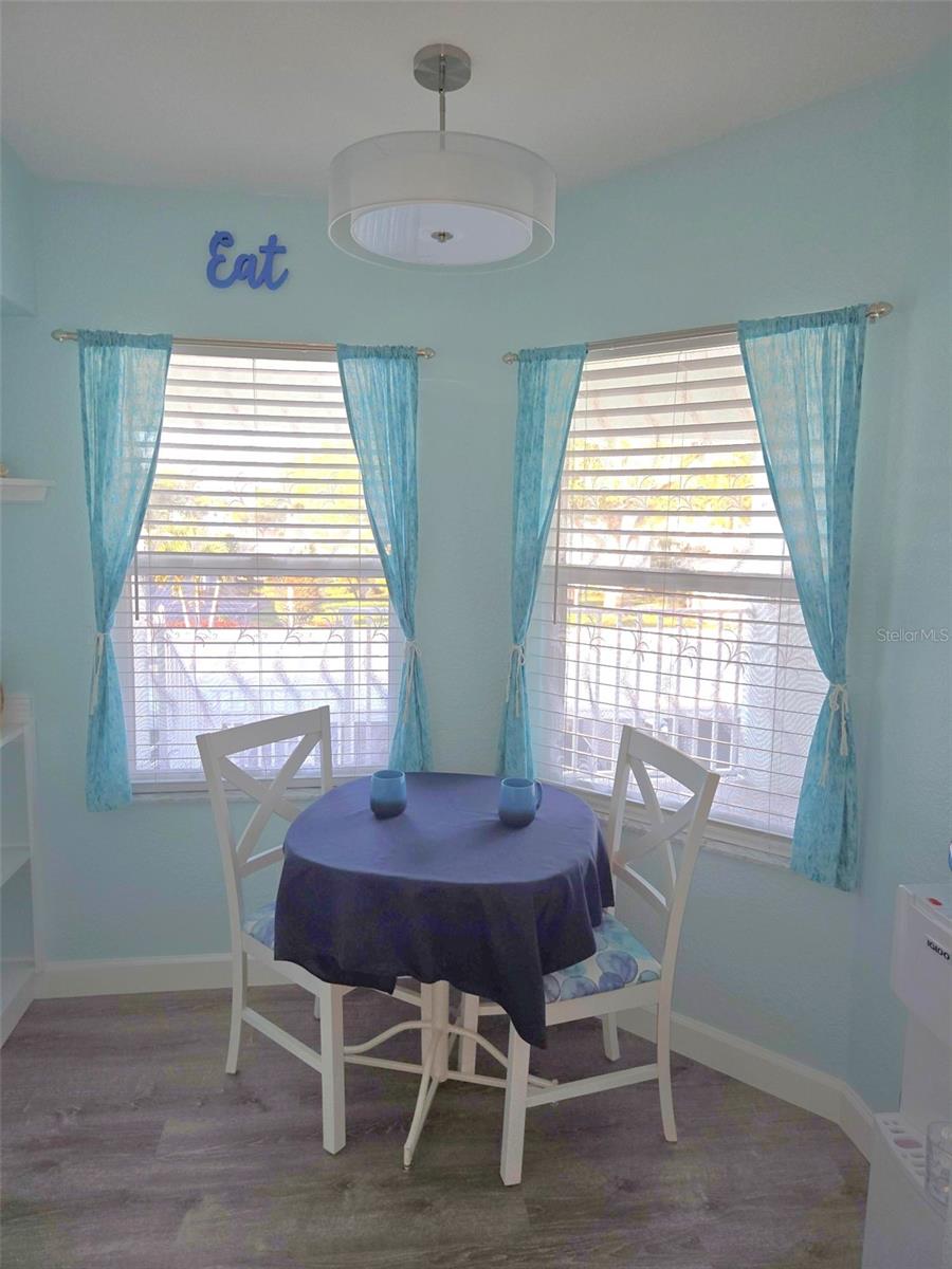 Image 19 of 57 For 5725 Greenwood Avenue 5201