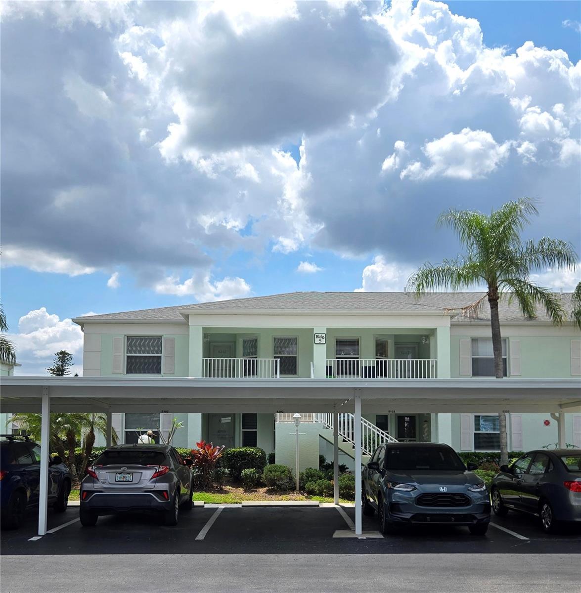 Image 2 of 57 For 5725 Greenwood Avenue 5201