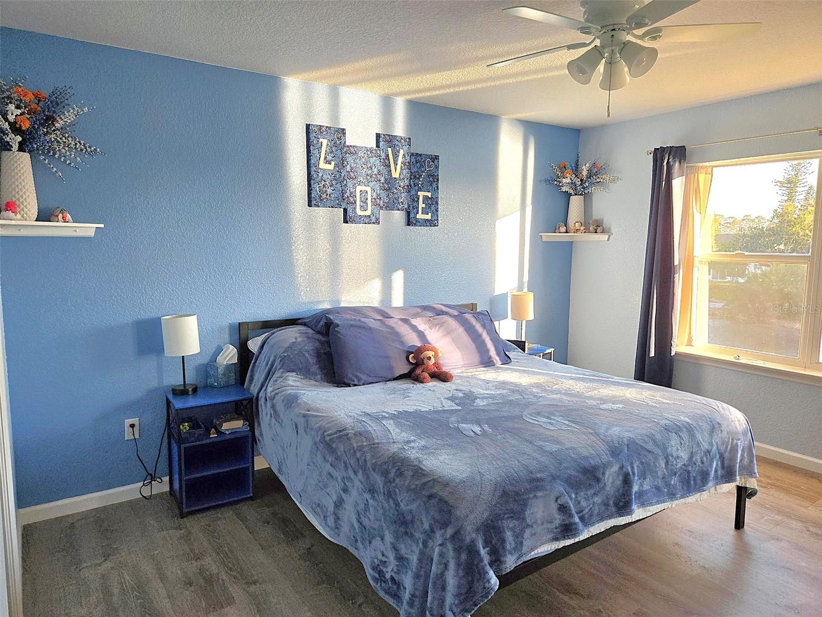 Image 27 of 57 For 5725 Greenwood Avenue 5201