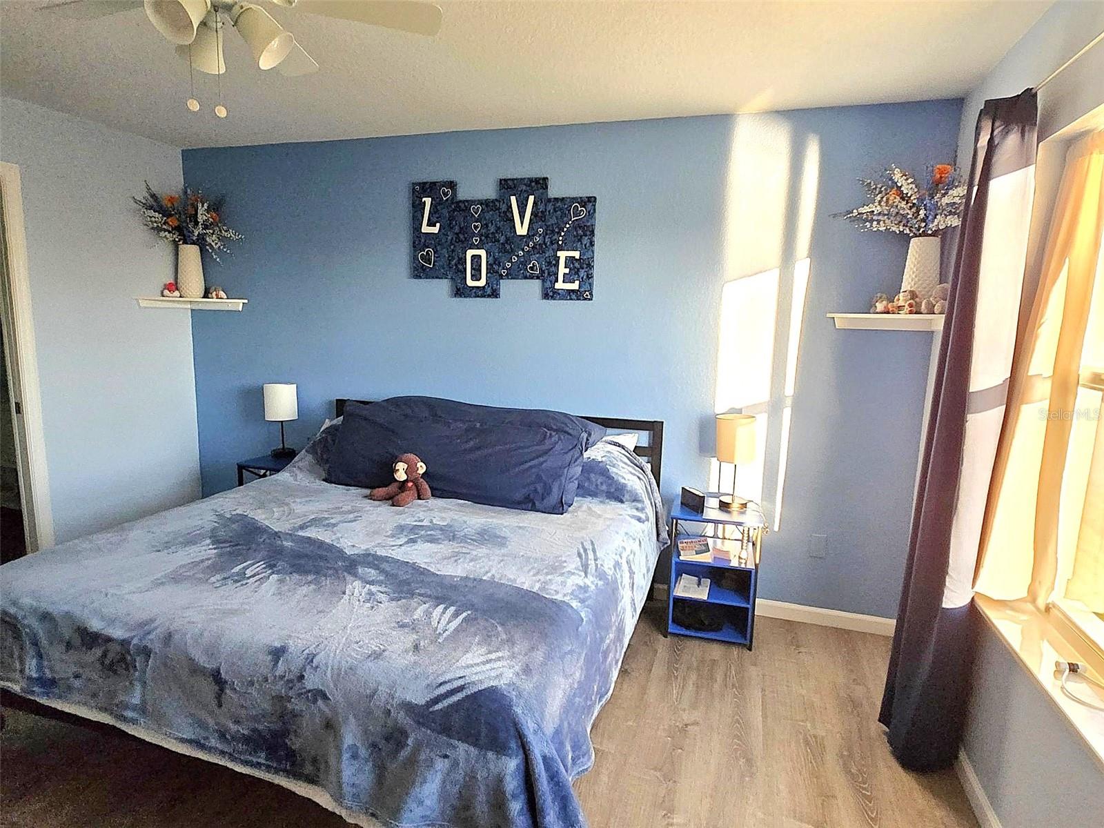 Image 28 of 57 For 5725 Greenwood Avenue 5201