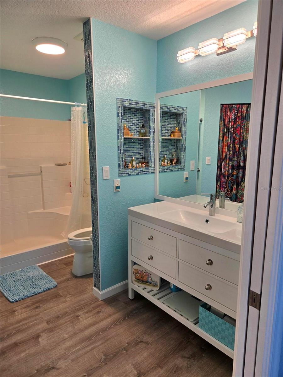 Image 35 of 57 For 5725 Greenwood Avenue 5201