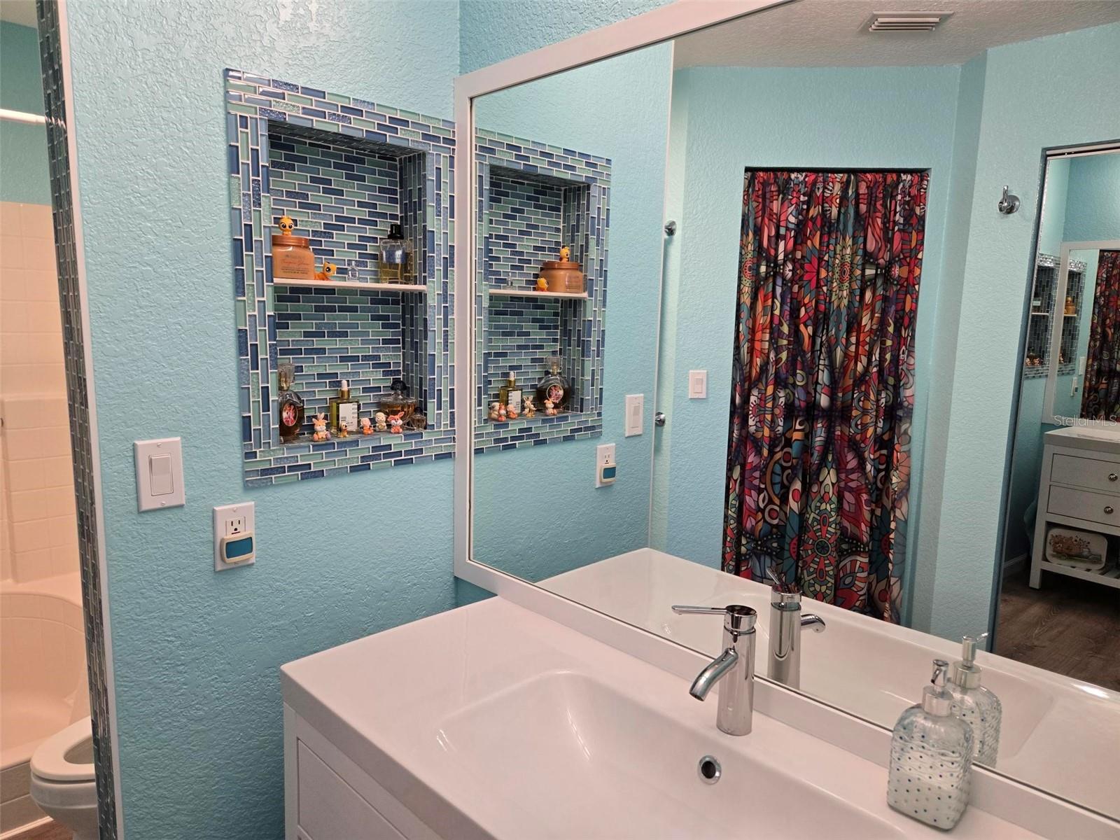 Image 36 of 57 For 5725 Greenwood Avenue 5201