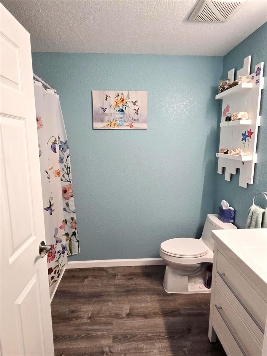 Image 38 of 57 For 5725 Greenwood Avenue 5201