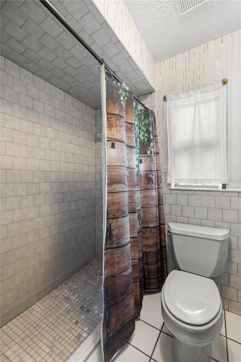 Image 15 of 33 For 761 Jeanne Avenue