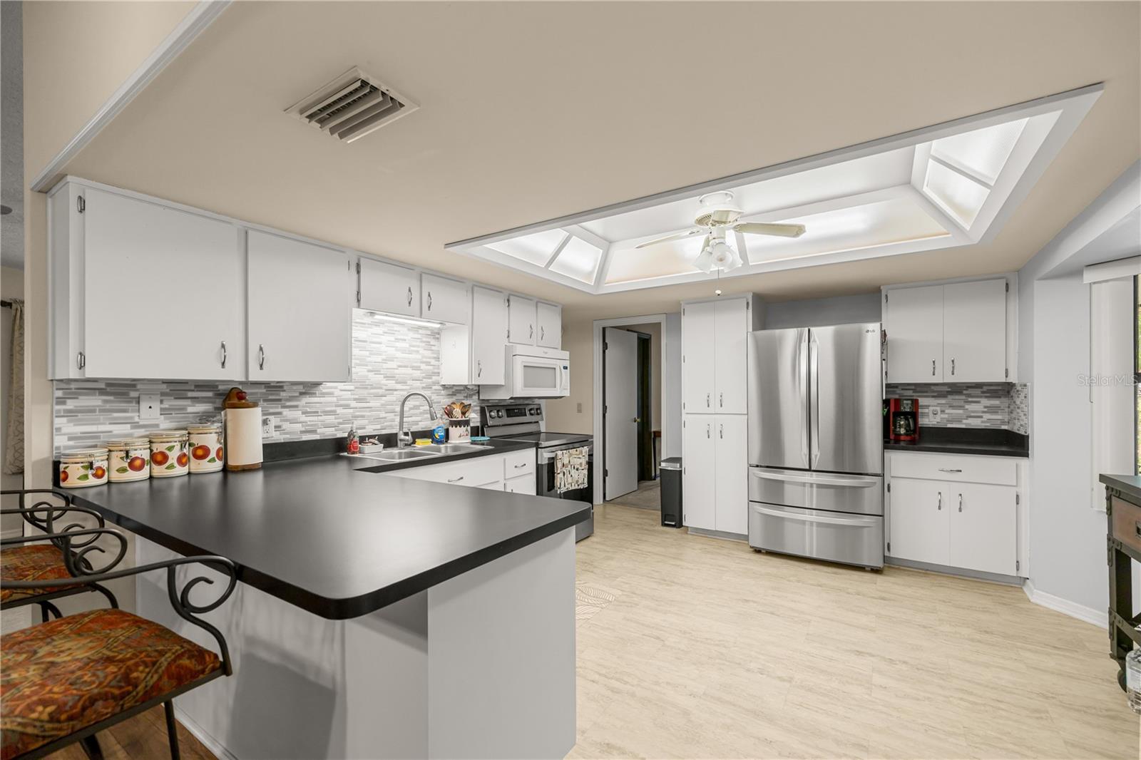 Image 2 of 33 For 761 Jeanne Avenue