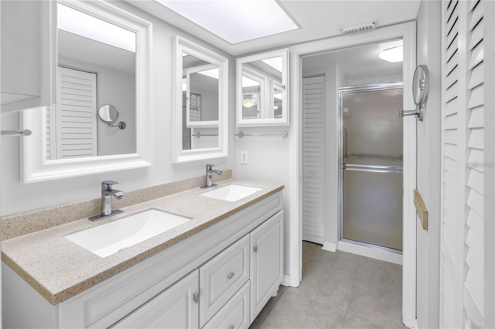 Image 15 of 19 For 1320 Pasadena Avenue S 203