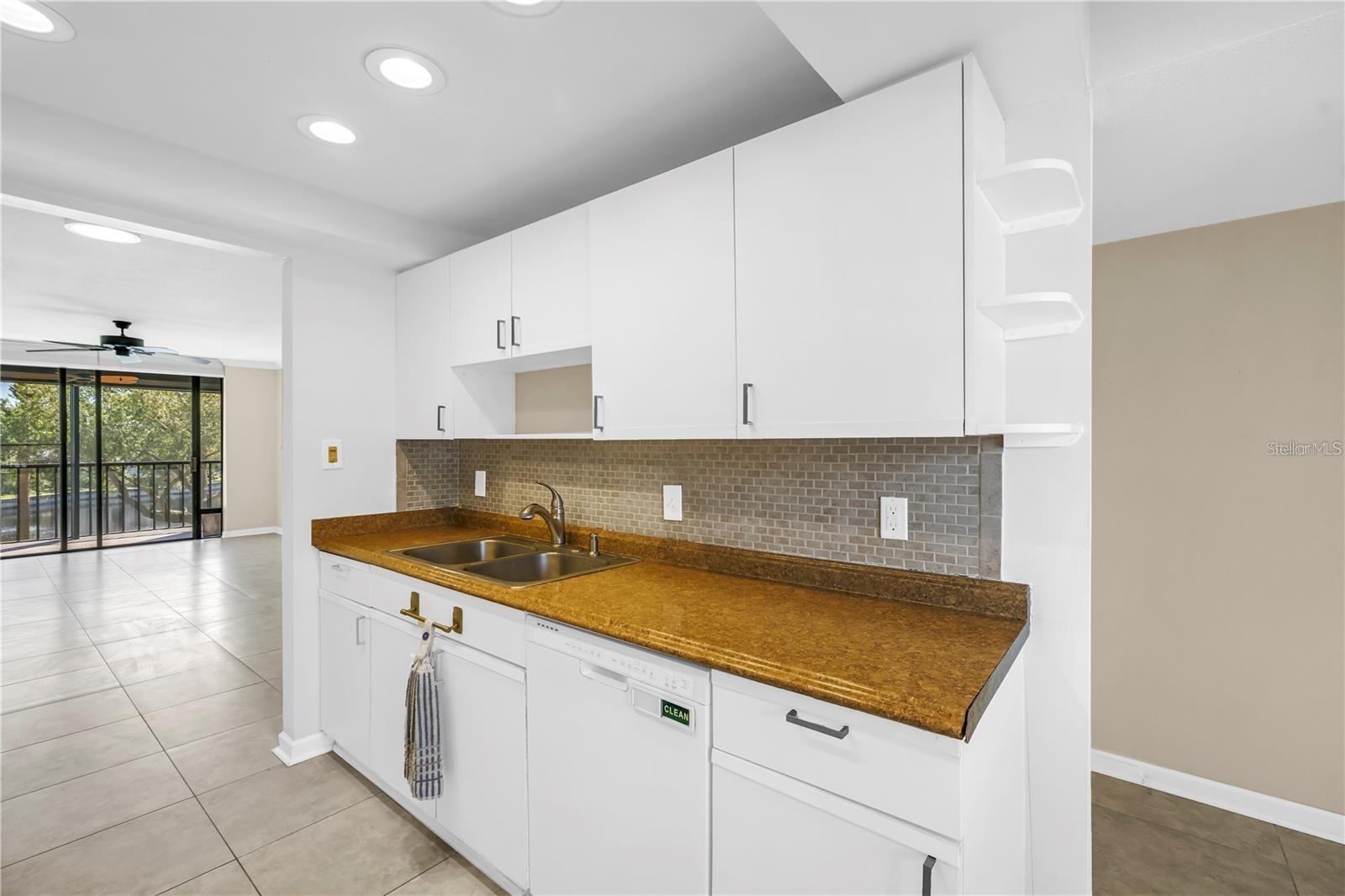 Image 6 of 19 For 1320 Pasadena Avenue S 203