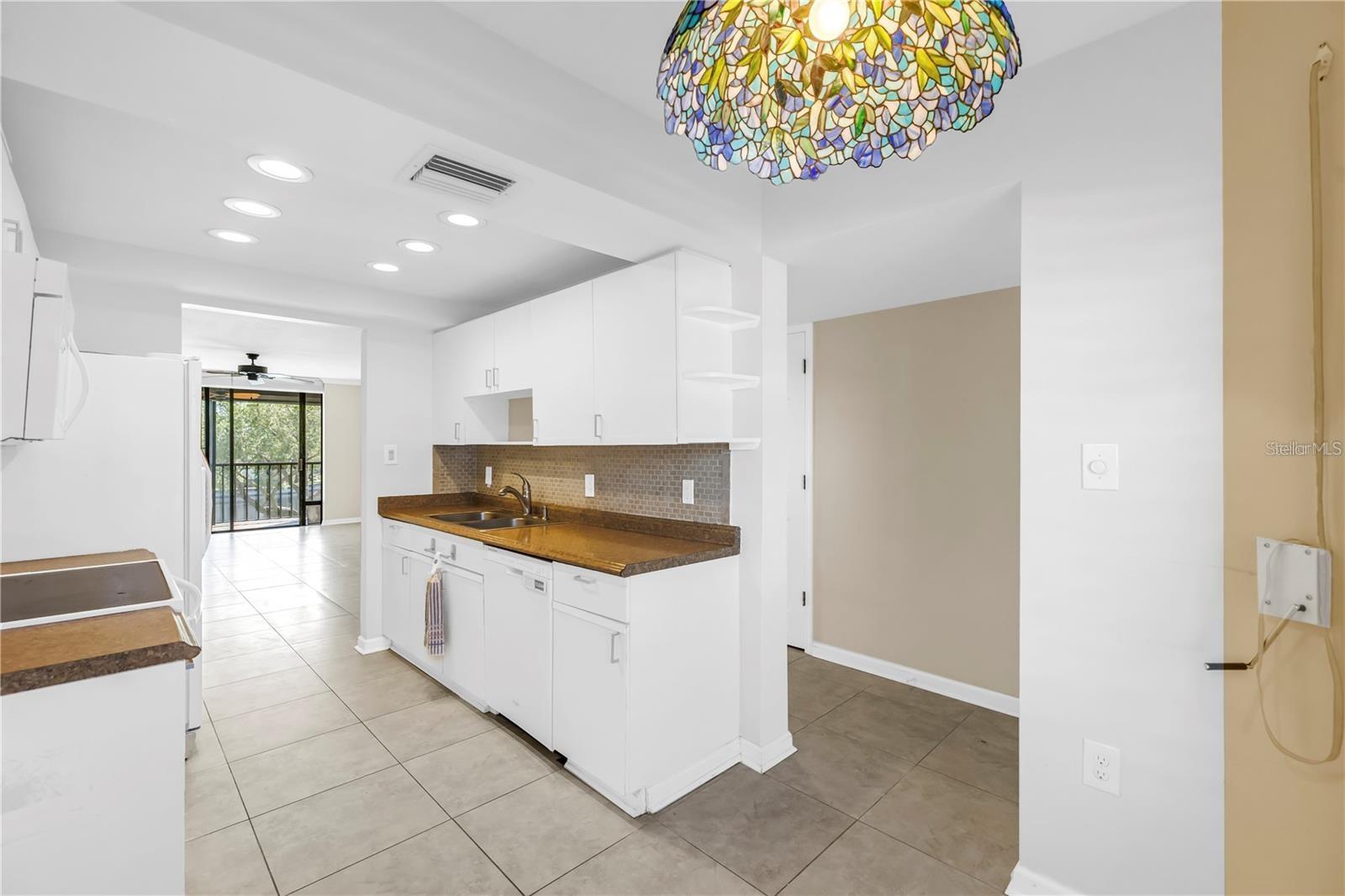 Image 7 of 19 For 1320 Pasadena Avenue S 203