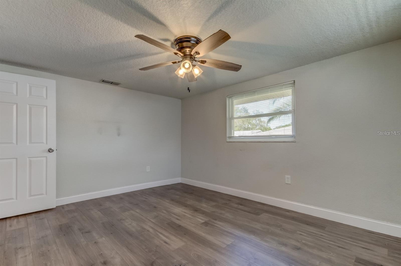 Image 34 of 53 For 7144 Fairfax Drive