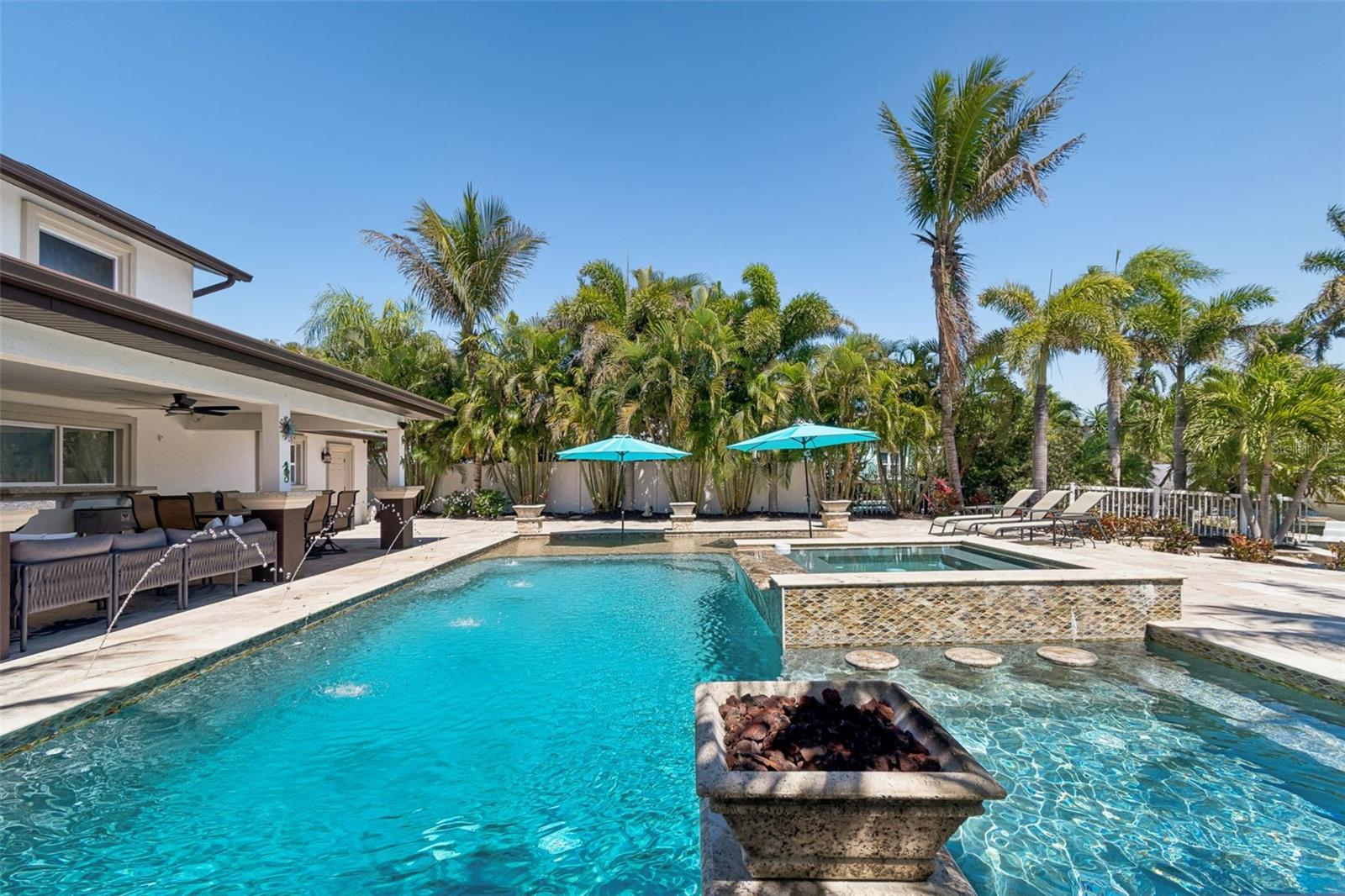 Image 15 of 40 For 10127 Paradise Boulevard