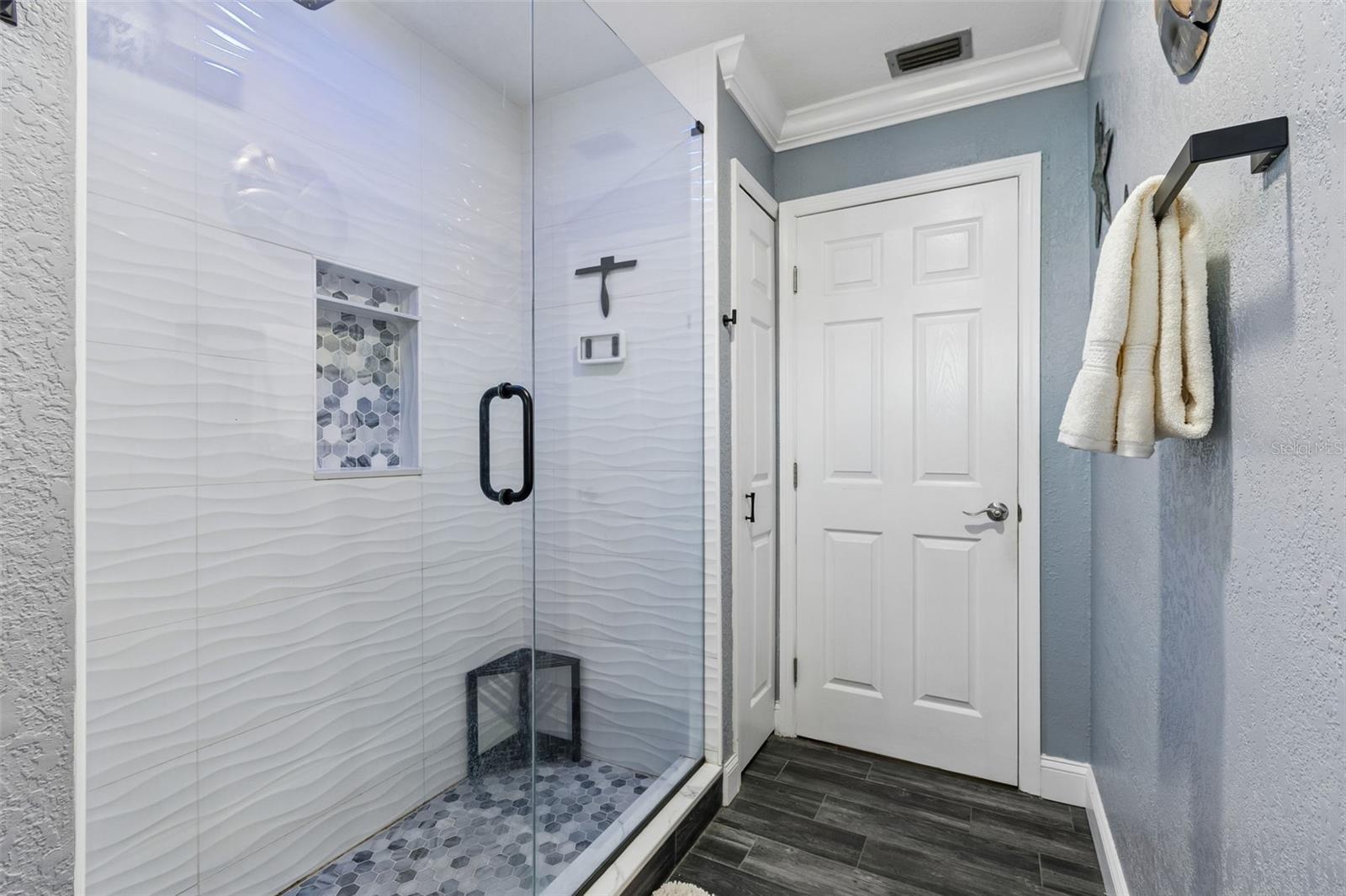 Image 32 of 40 For 10127 Paradise Boulevard