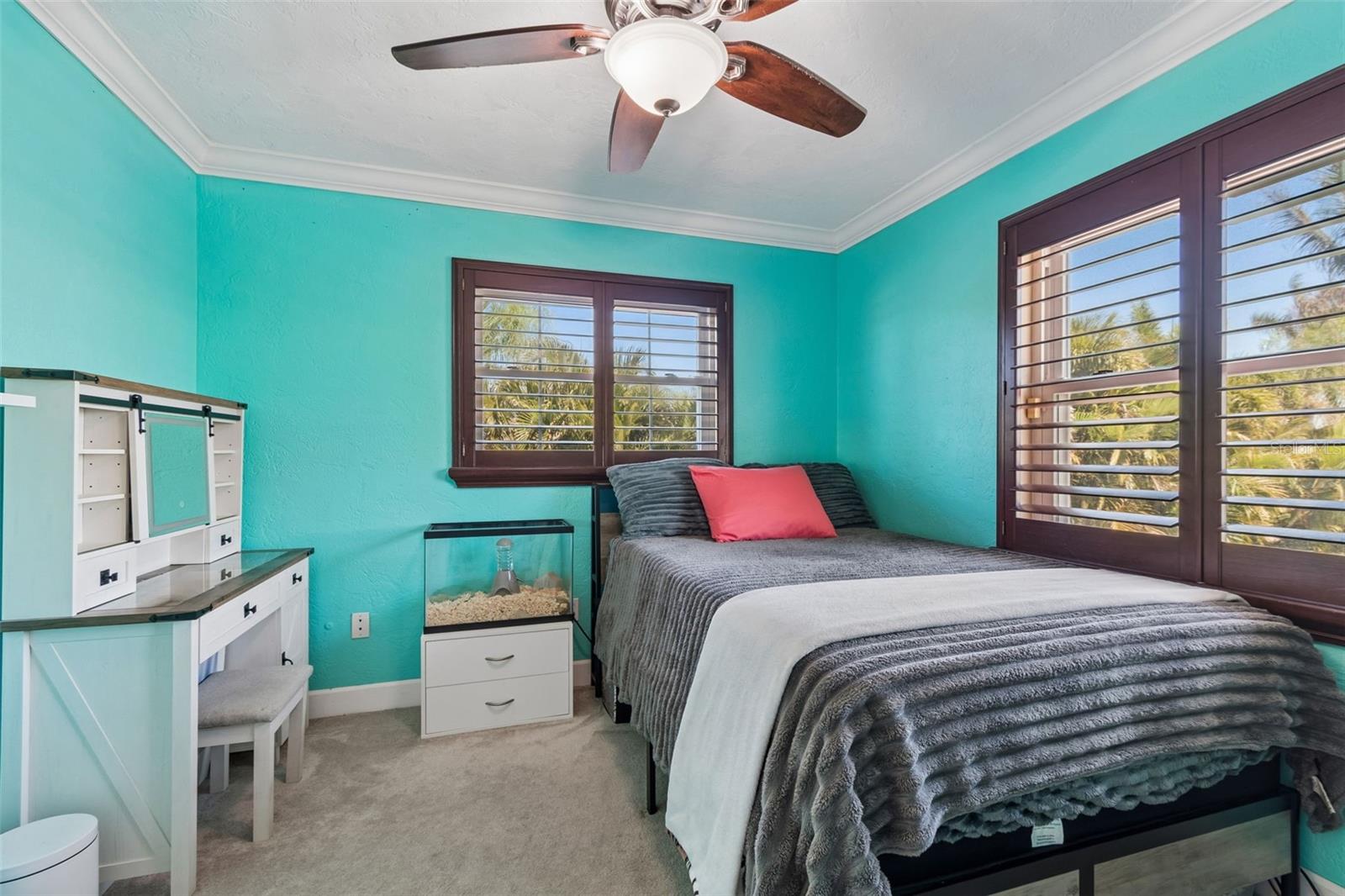 Image 36 of 40 For 10127 Paradise Boulevard