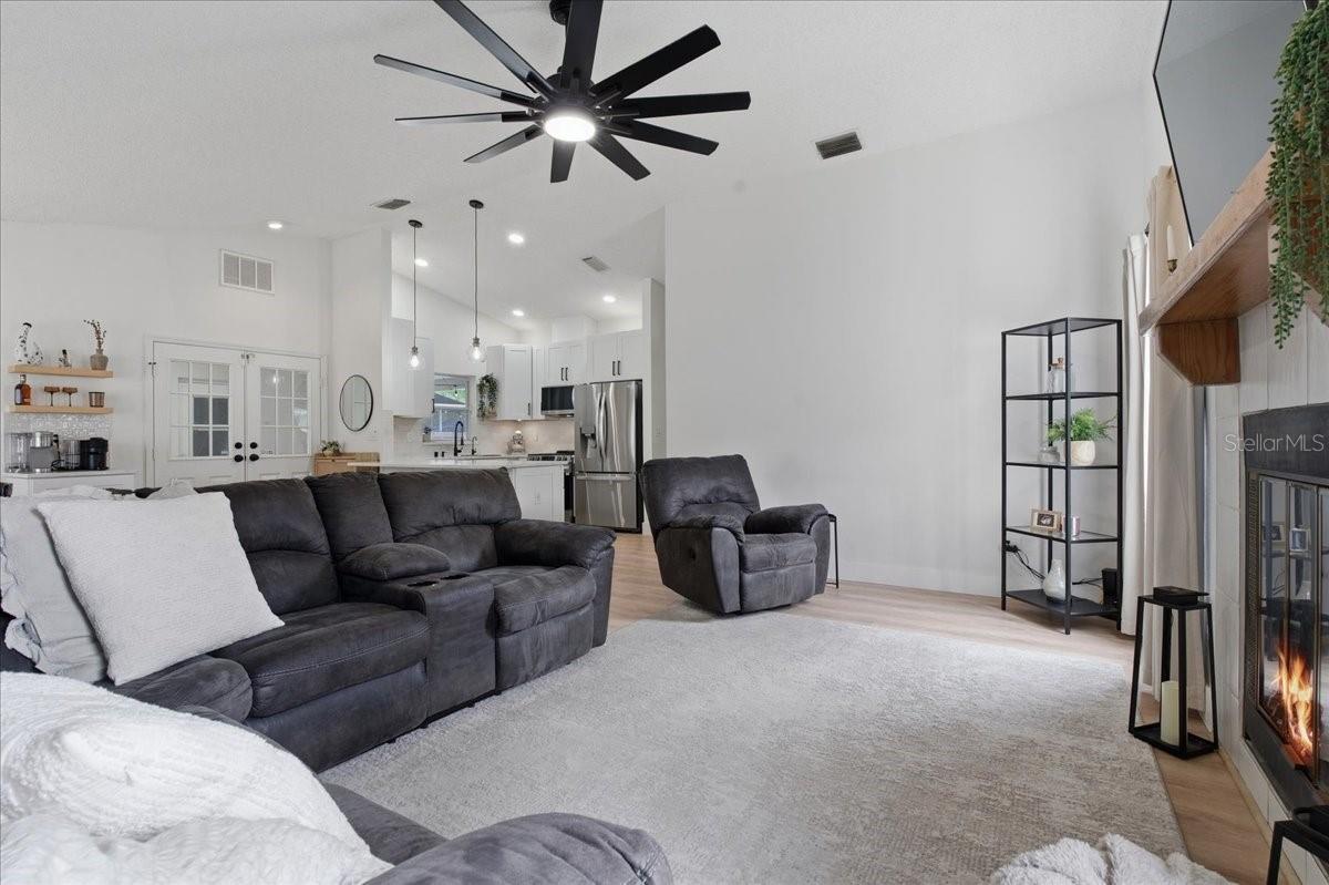 Image 14 of 53 For 220 19th Street