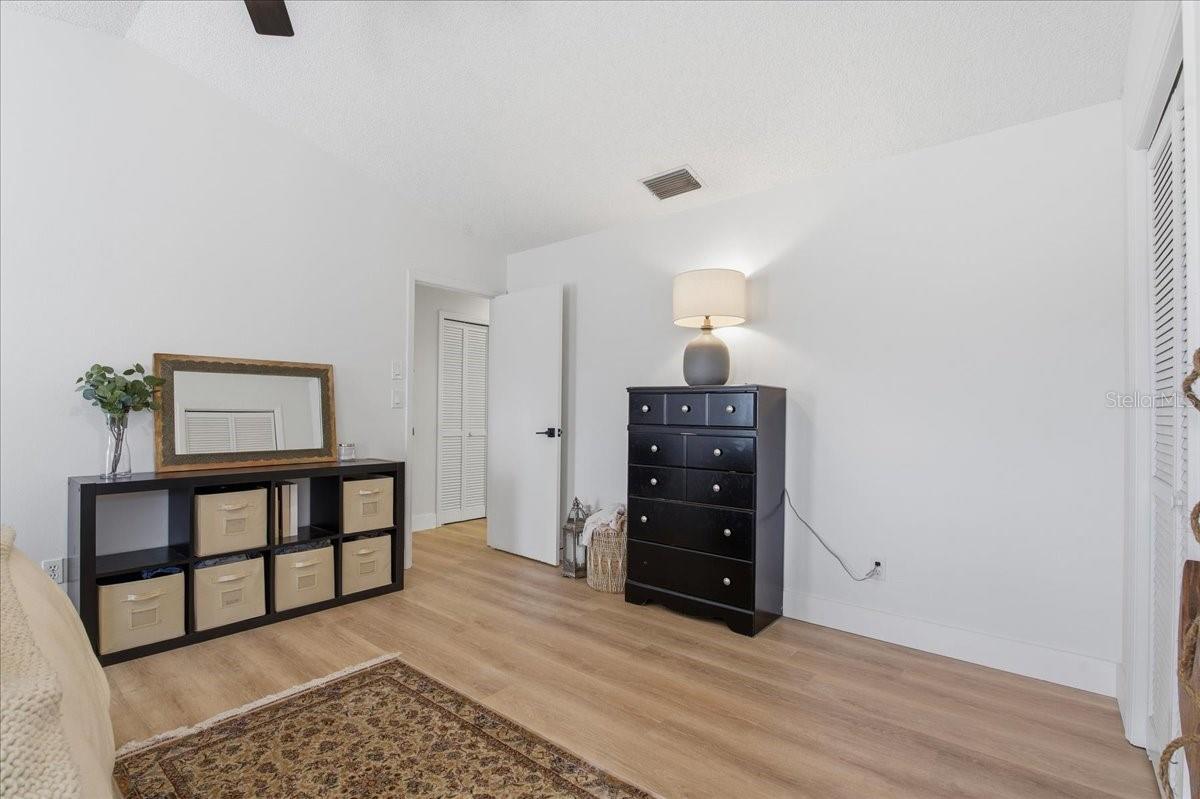 Image 21 of 53 For 220 19th Street