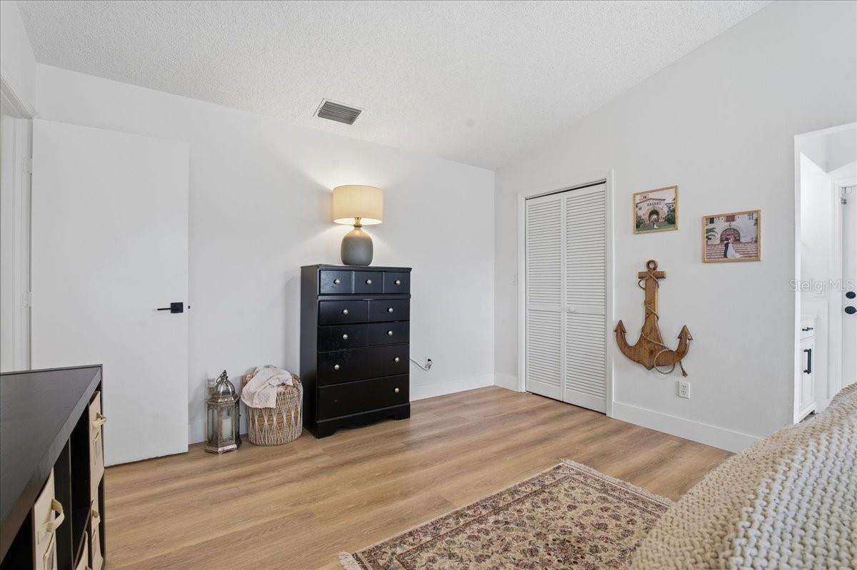 Image 22 of 53 For 220 19th Street