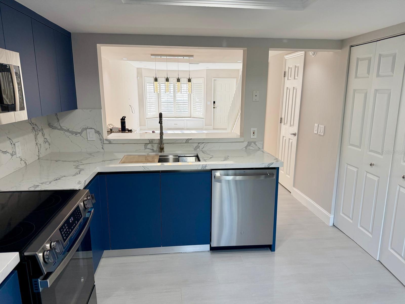 Image 7 of 14 For 603 Dakota Avenue 5a