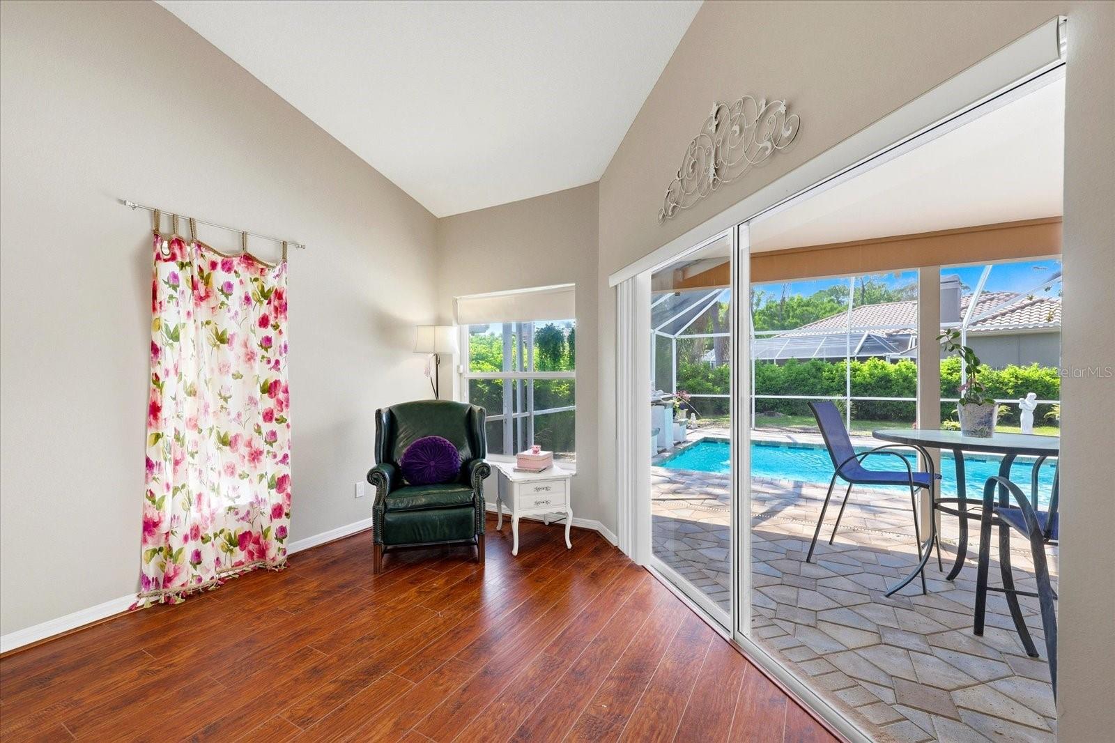 Image 17 of 59 For 1384 Forestedge Boulevard