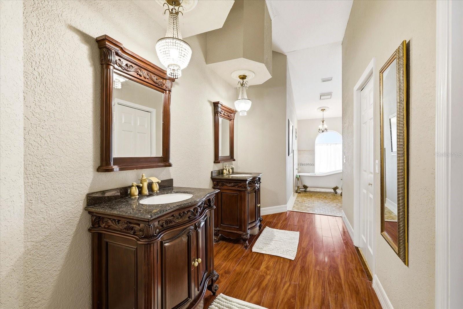 Image 18 of 59 For 1384 Forestedge Boulevard