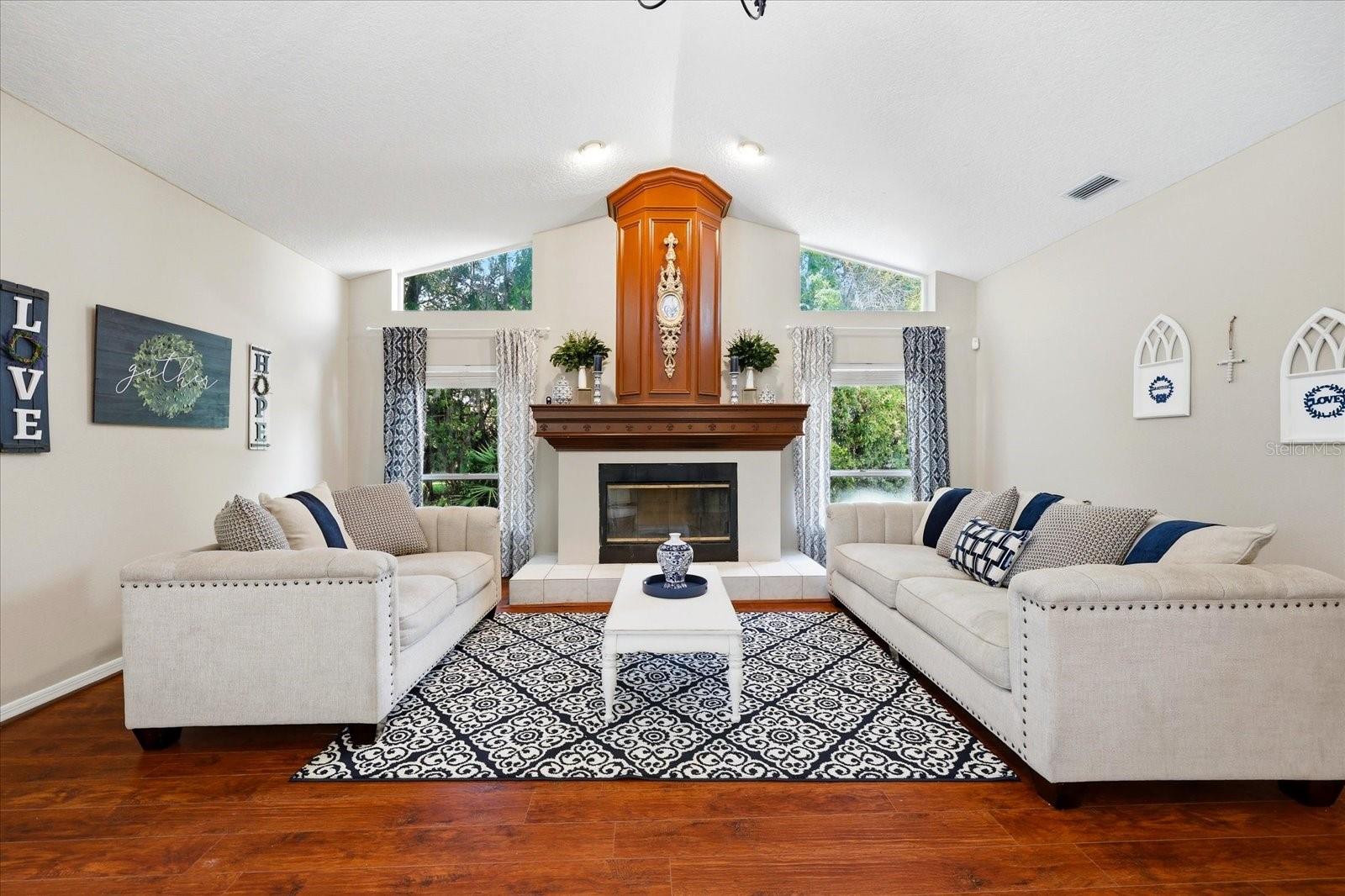 Image 21 of 59 For 1384 Forestedge Boulevard