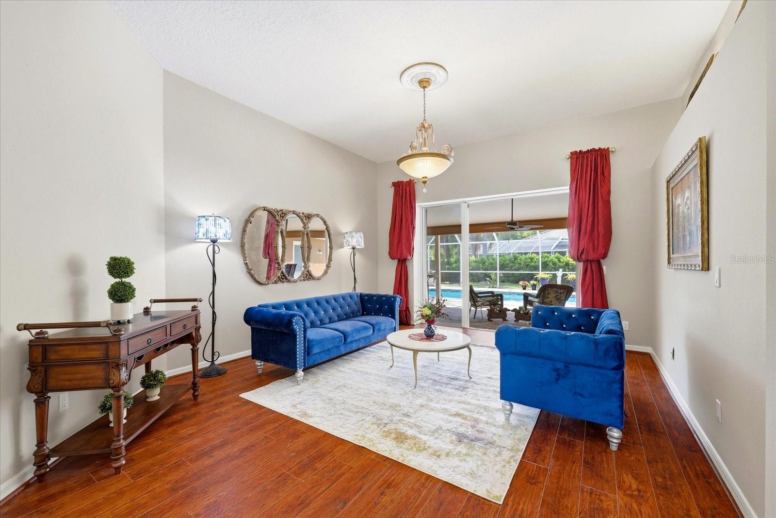 Image 7 of 59 For 1384 Forestedge Boulevard