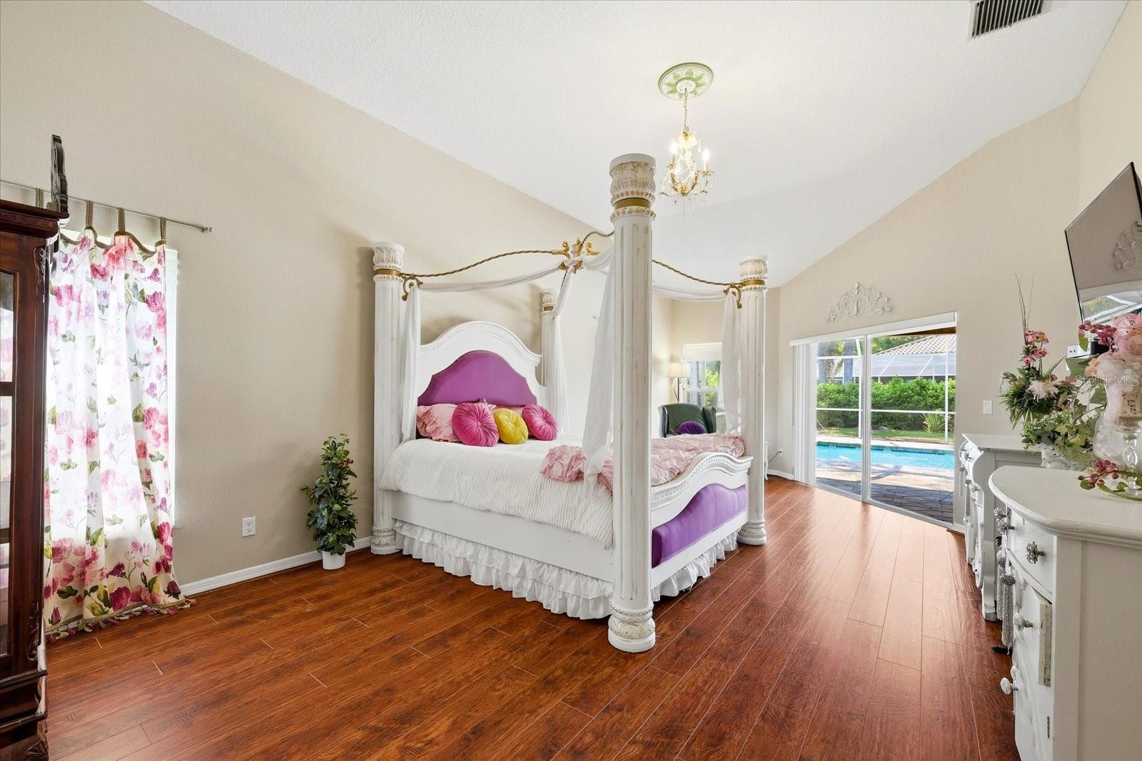 Image 9 of 59 For 1384 Forestedge Boulevard