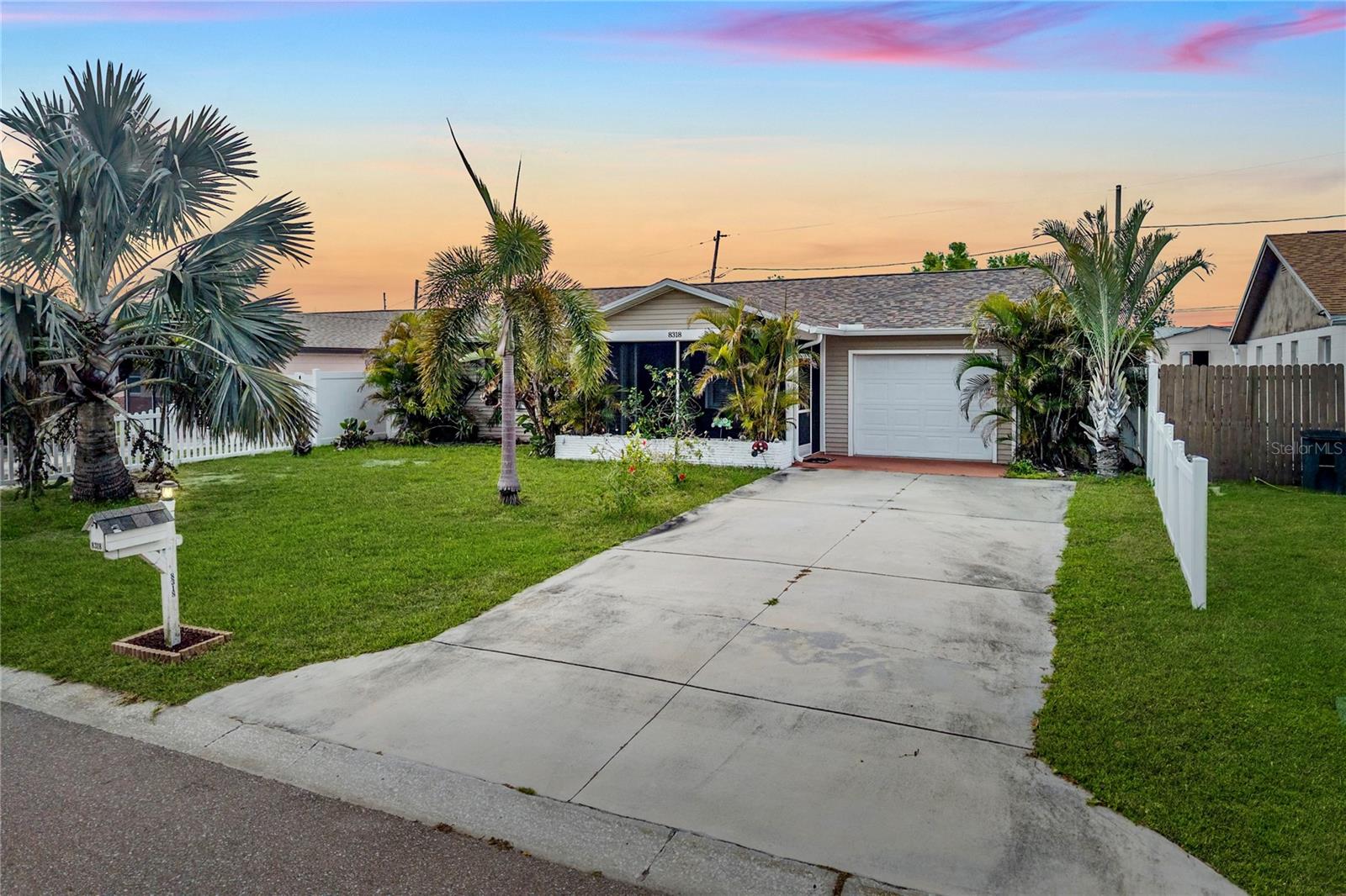 Image 5 of 32 For 8318 76th Avenue