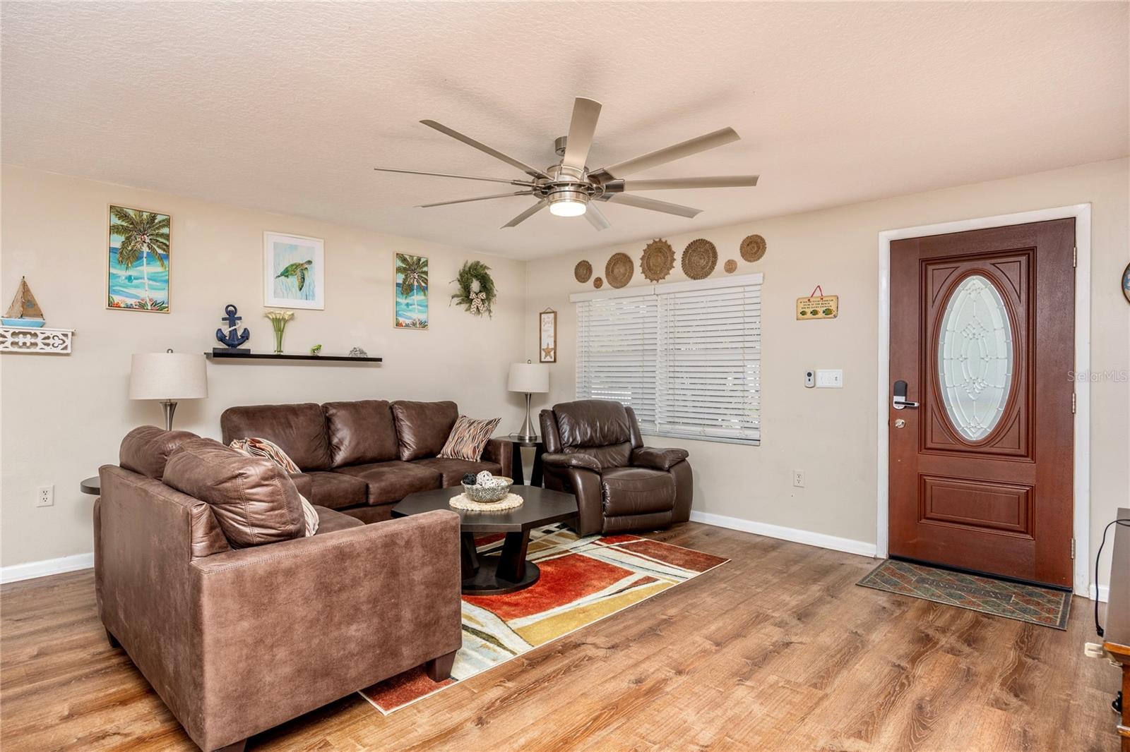 Image 9 of 32 For 8318 76th Avenue